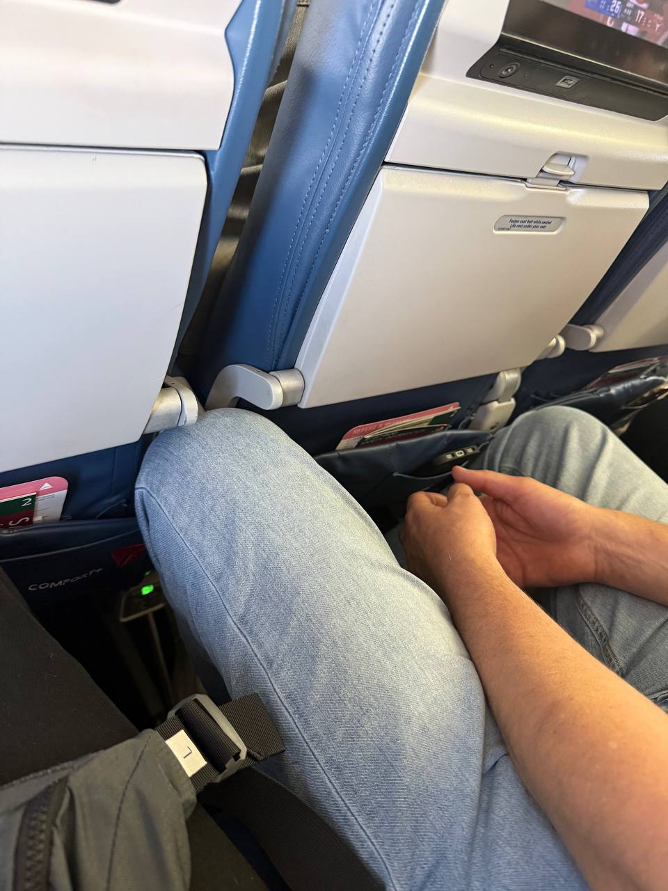 Delta Flugzeug - enge Sitze