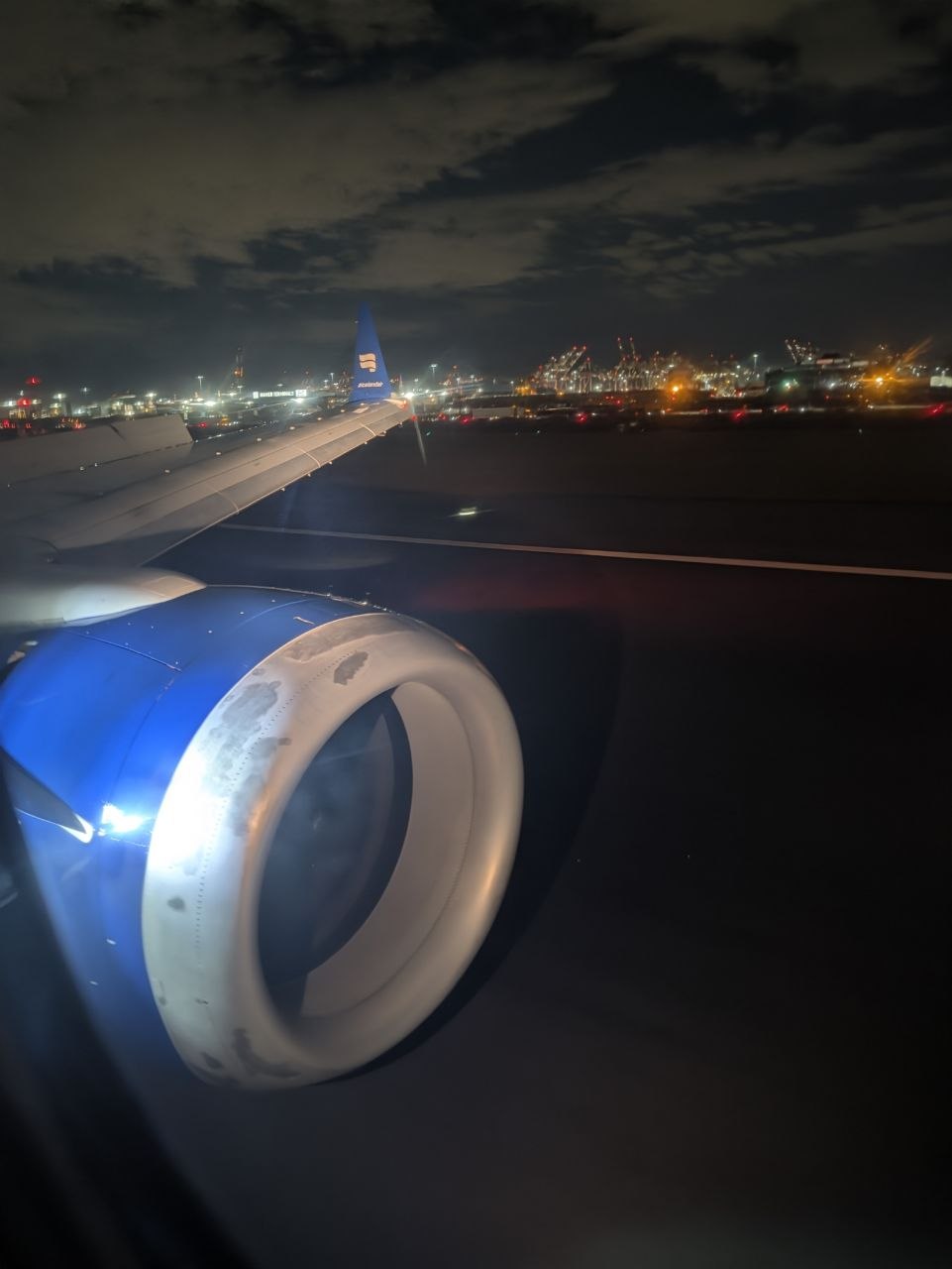 Flugzeugtriebwerk über NYC